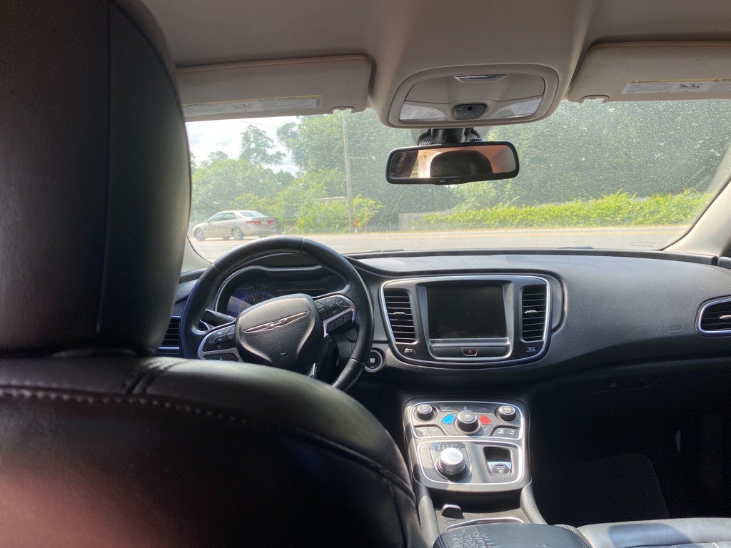2017 Chrysler 200 Image 6