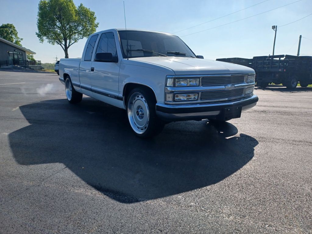 1990 Chevrolet C/K Image 1