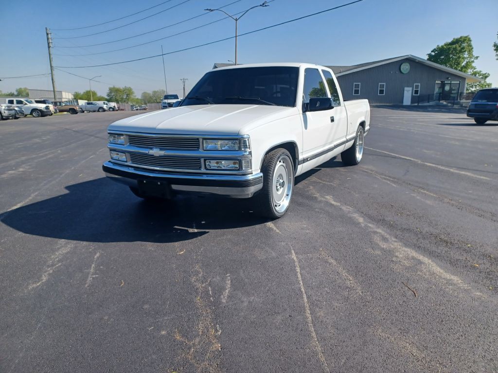1990 Chevrolet C/K Image 2