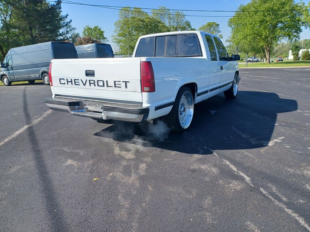 1990 Chevrolet C/K Image 3