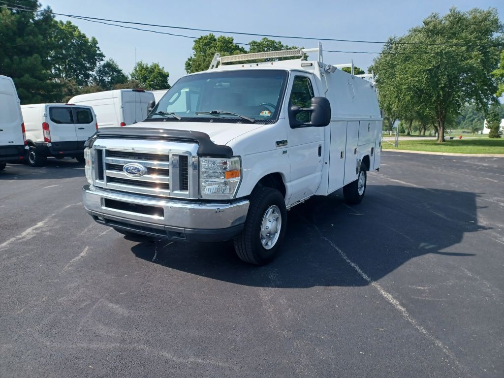 2015 Ford Econoline Image 2