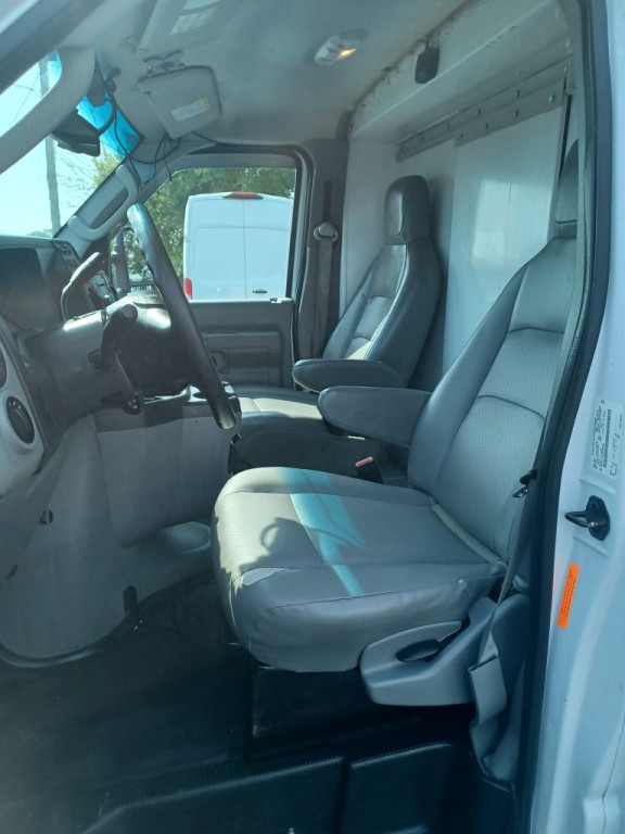 2015 Ford Econoline Image 9
