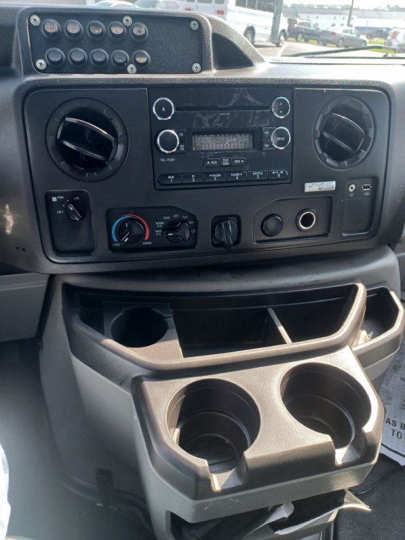 2015 Ford Econoline Image 11