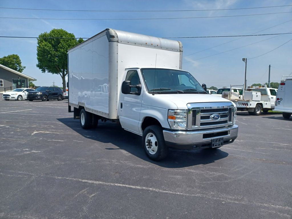 2017 Ford Econoline Image 1