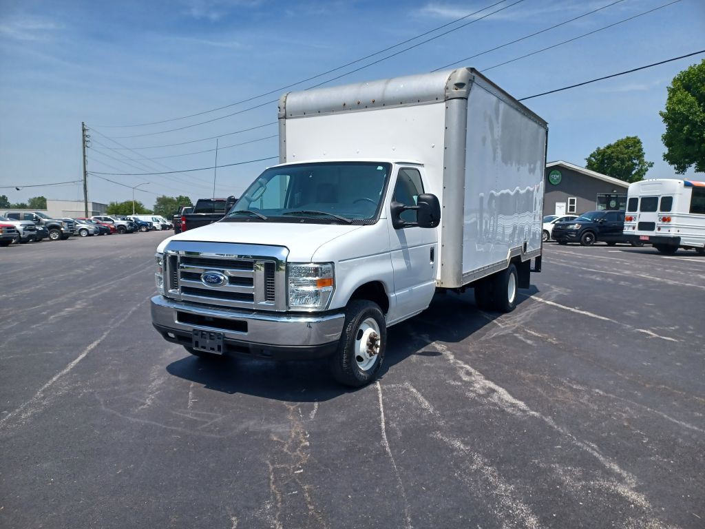 2017 Ford Econoline Image 2
