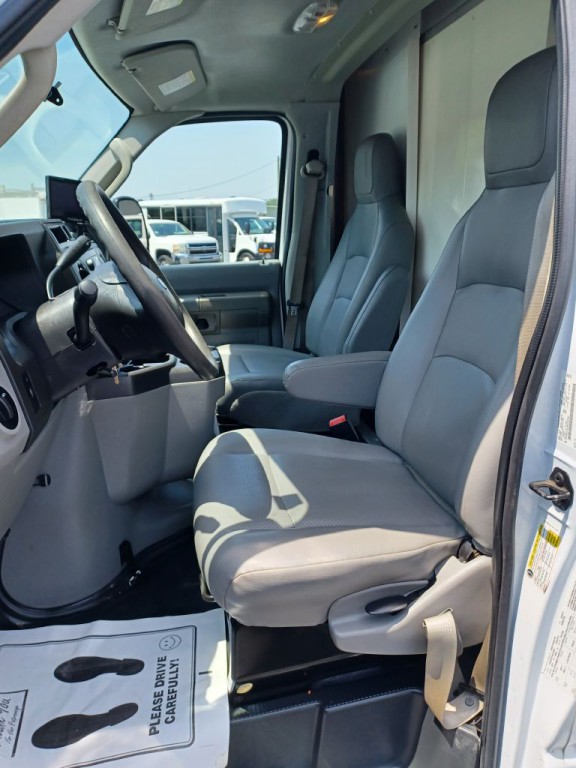 2017 Ford Econoline Image 6