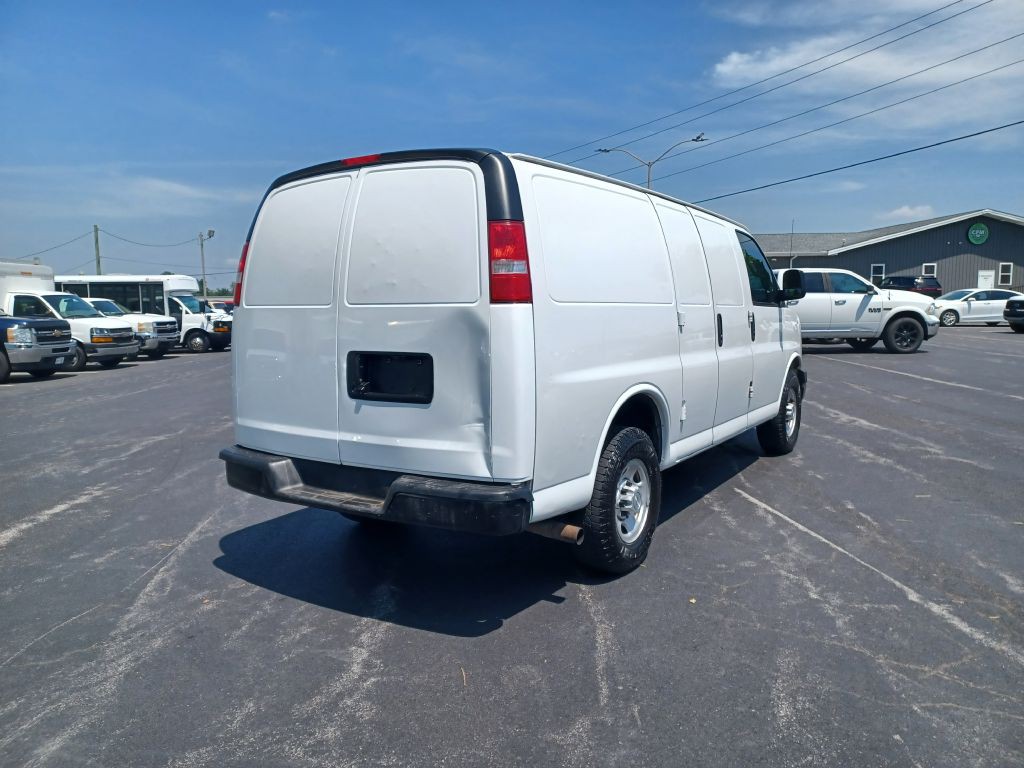 2017 Chevrolet Express Image 3
