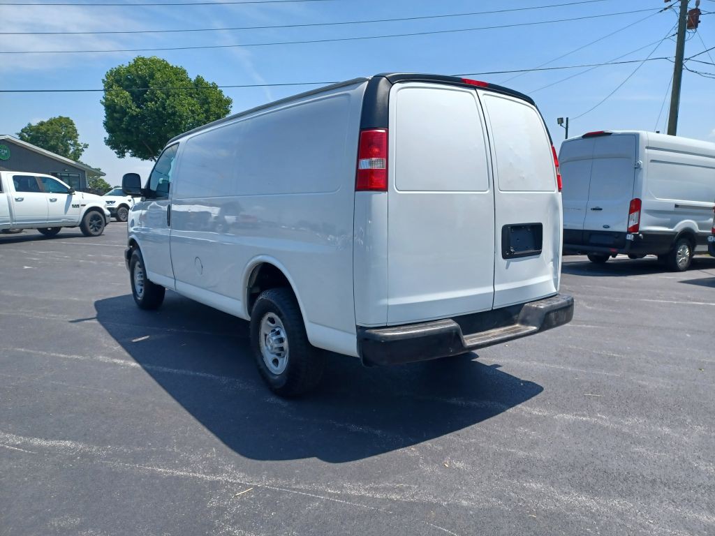 2017 Chevrolet Express Image 4