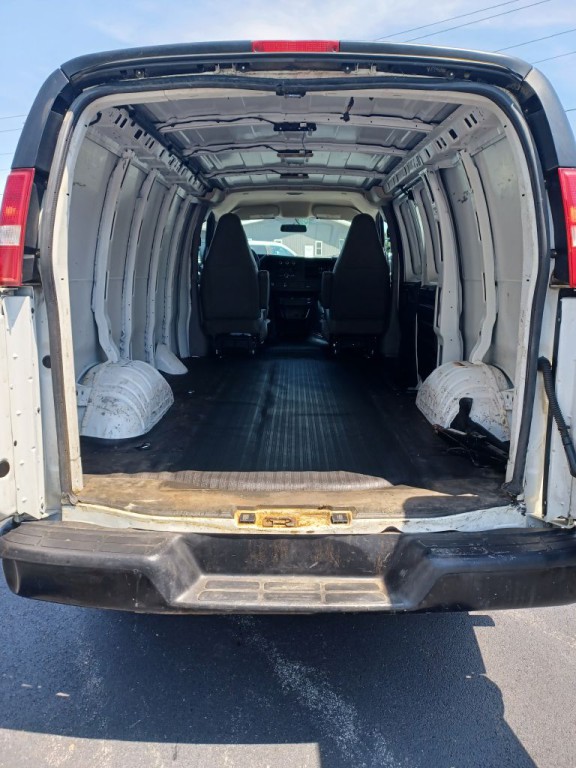 2017 Chevrolet Express Image 5