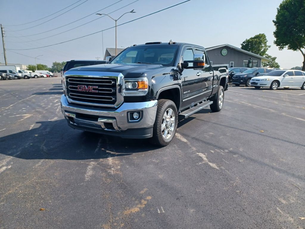 2019 GMC Sierra Image 2