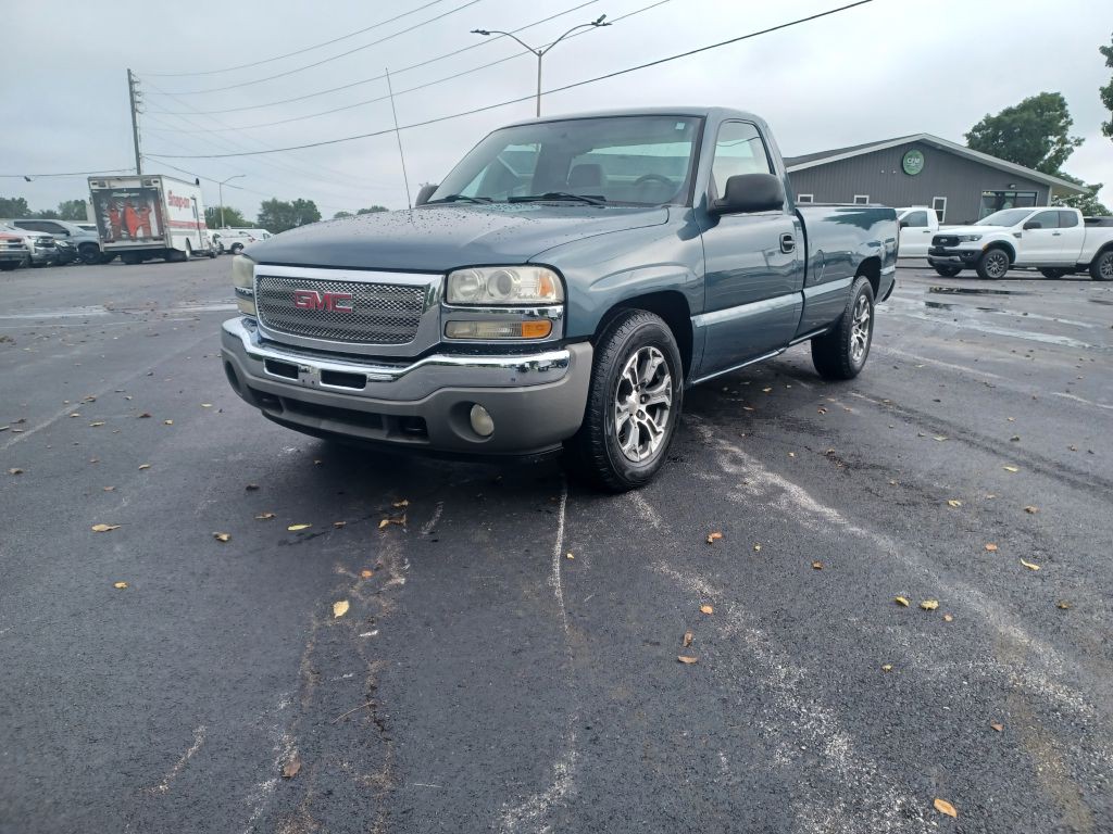 2007 GMC Sierra Image 2