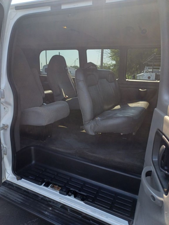 2014 Chevrolet Express Image 5