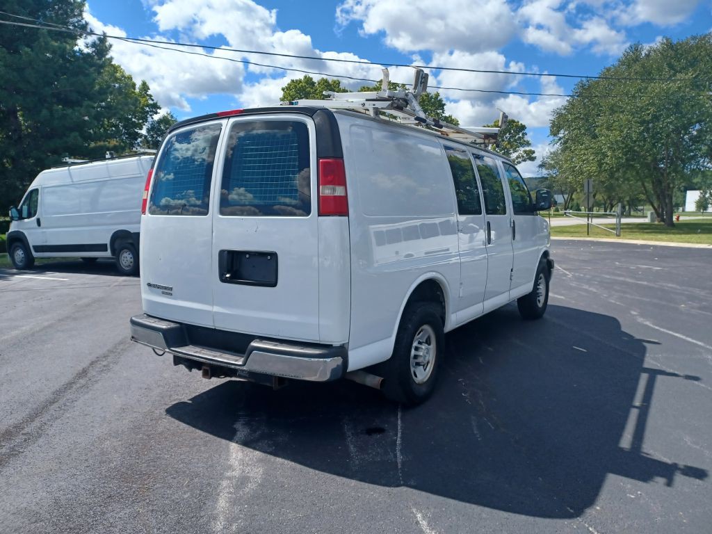 2015 Chevrolet Express Image 3