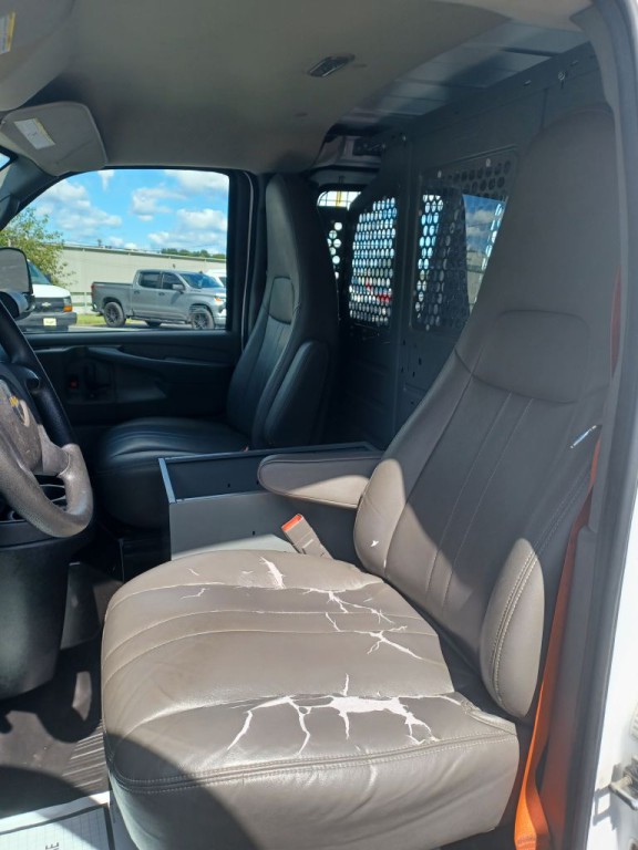 2015 Chevrolet Express Image 7
