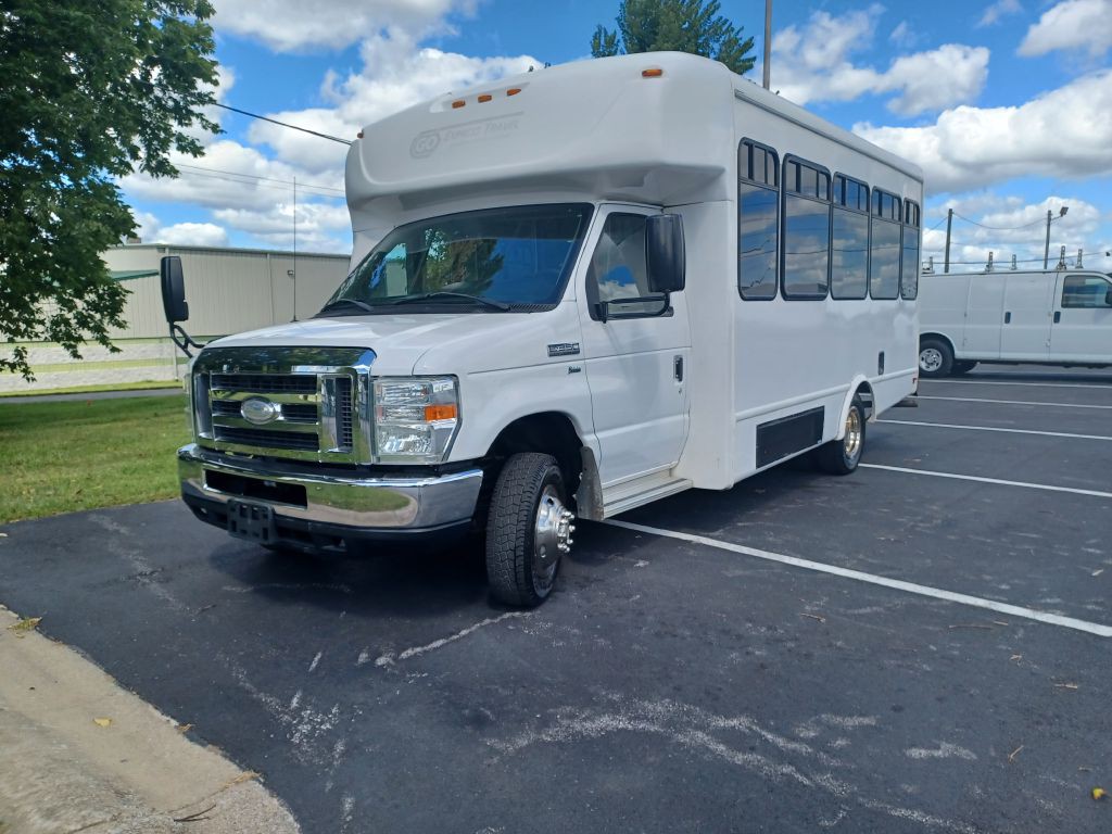 2015 Ford Econoline Image 2