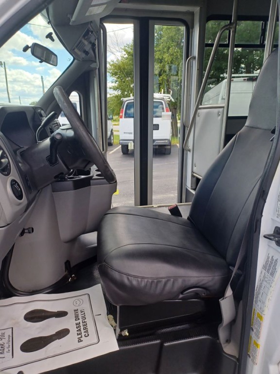 2015 Ford Econoline Image 6