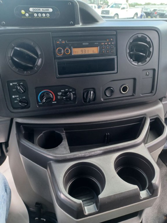 2015 Ford Econoline Image 11