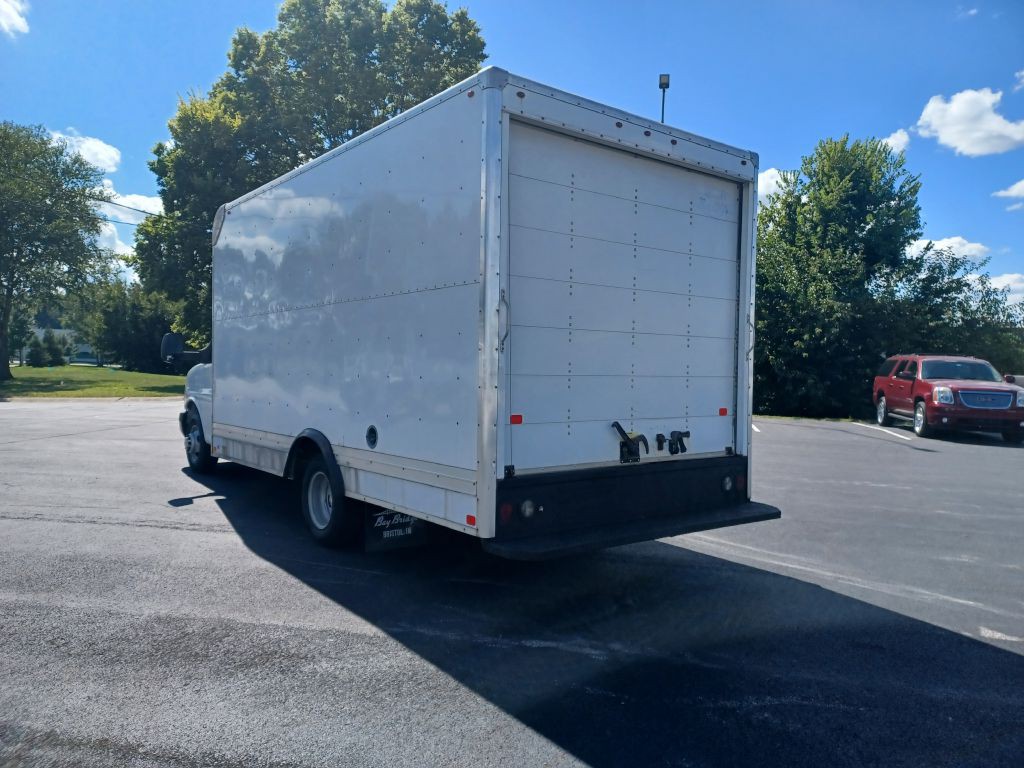 2015 Chevrolet Express Image 4