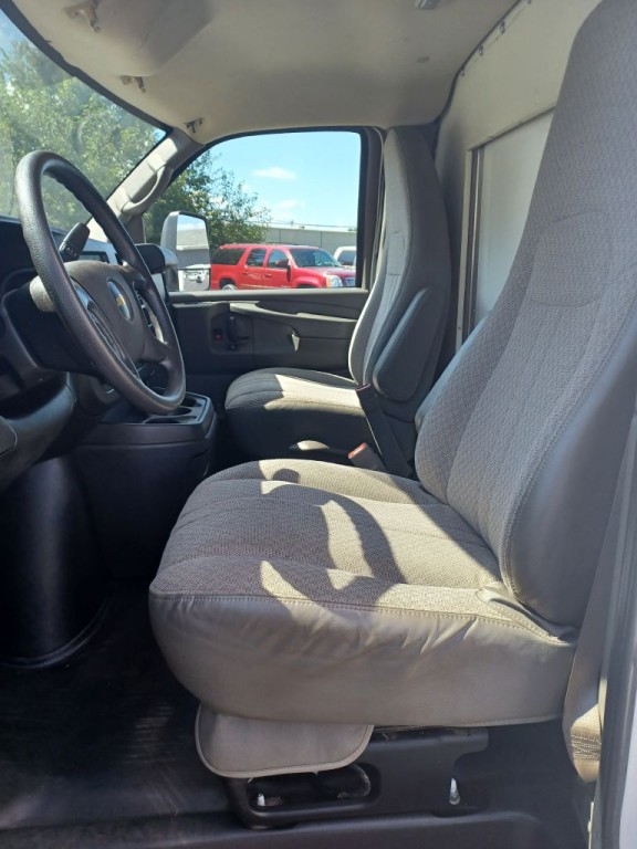 2015 Chevrolet Express Image 6