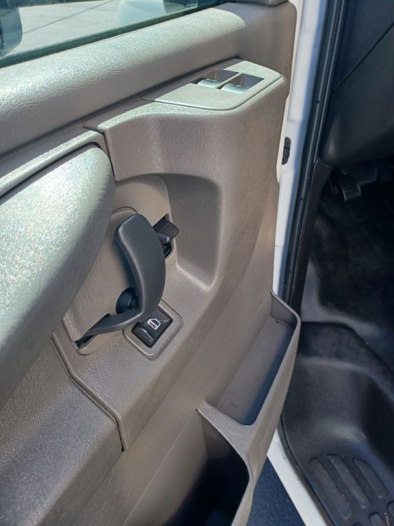 2015 Chevrolet Express Image 7