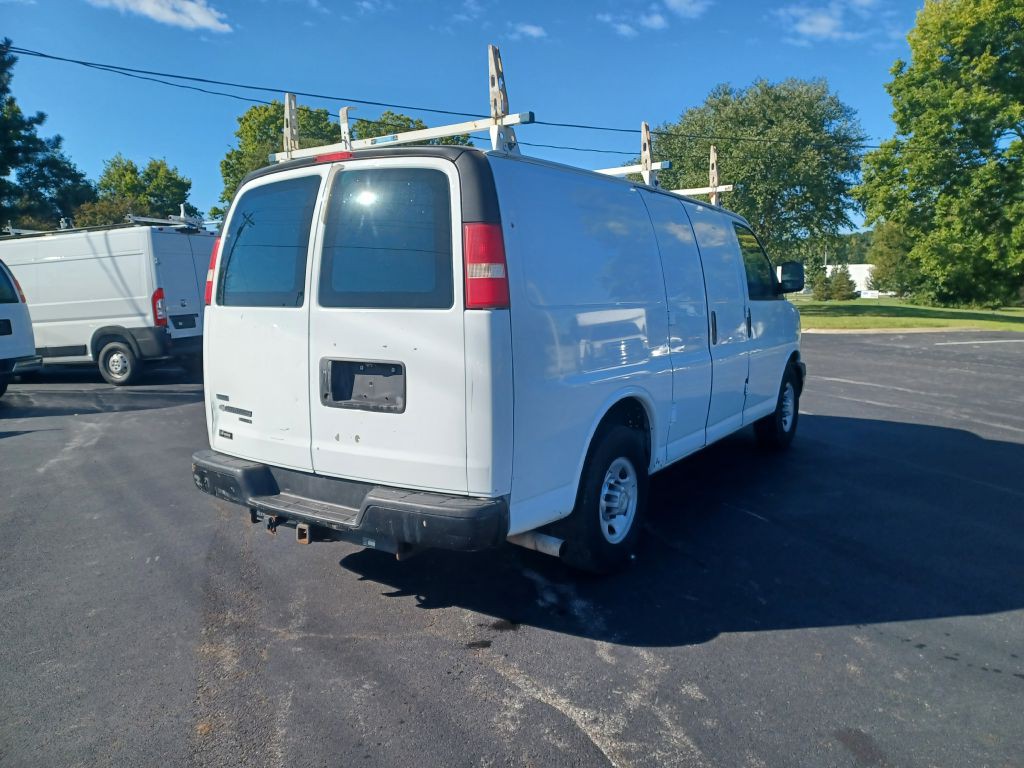 2011 Chevrolet Express Image 3