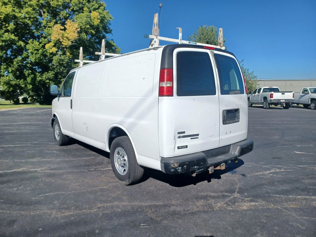 2011 Chevrolet Express Image 4