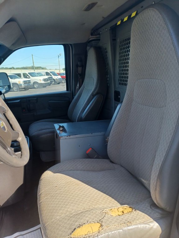 2011 Chevrolet Express Image 7