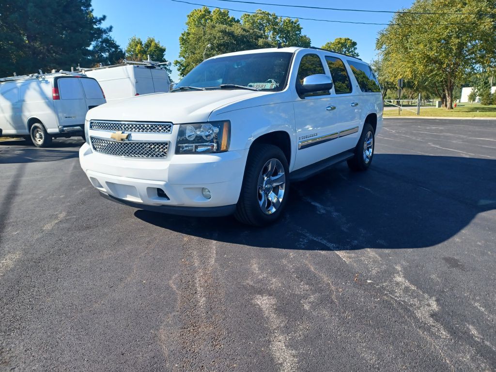 2008 Chevrolet Suburban Image 2