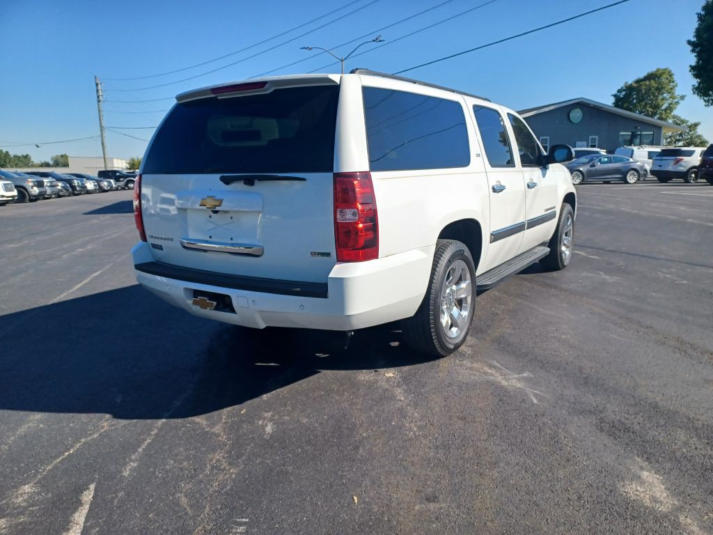 2008 Chevrolet Suburban Image 3