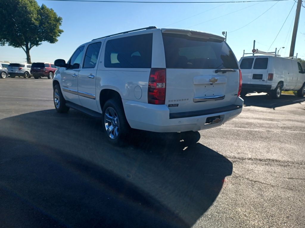 2008 Chevrolet Suburban Image 4
