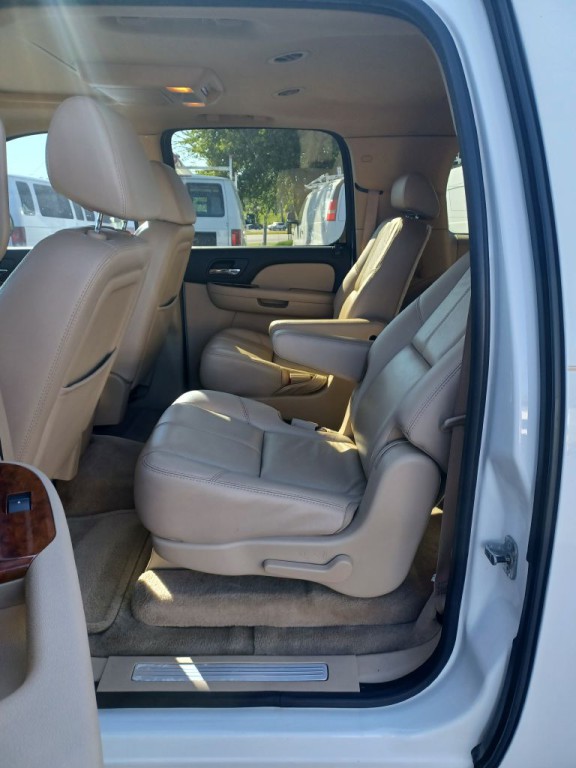 2008 Chevrolet Suburban Image 6