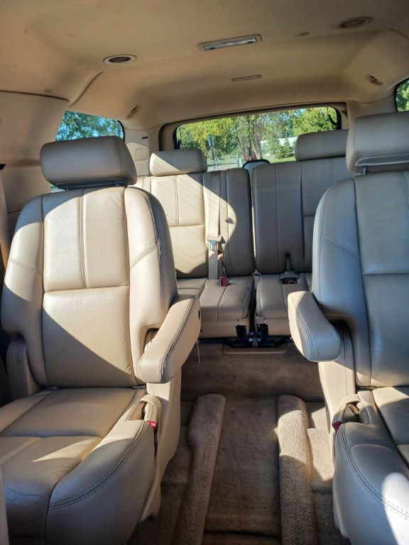 2008 Chevrolet Suburban Image 7