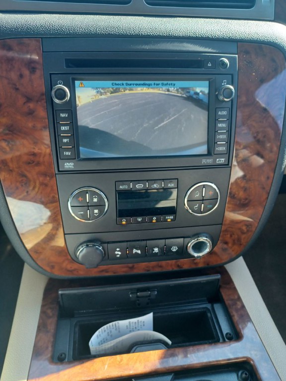 2008 Chevrolet Suburban Image 10