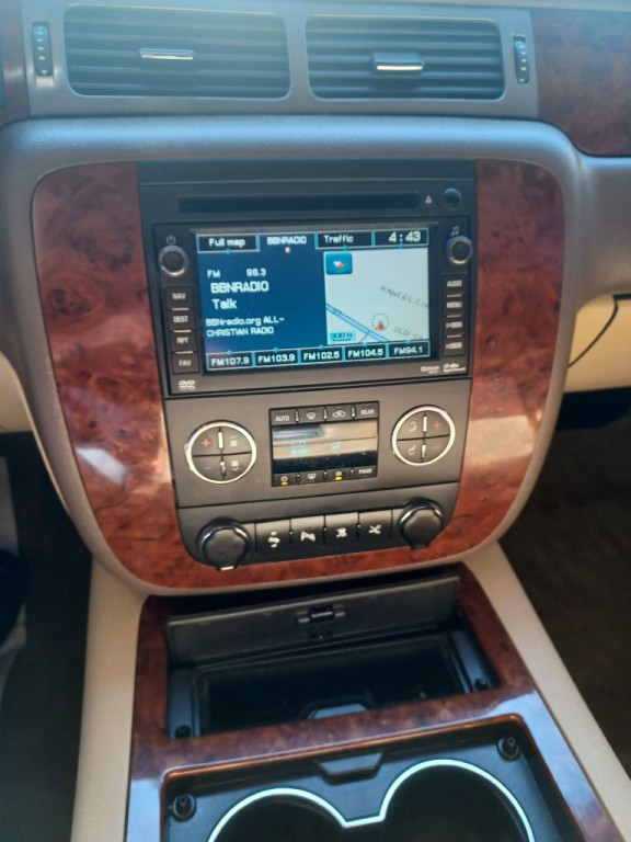 2011 Chevrolet Tahoe Image 8