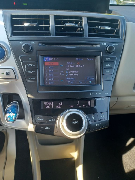 2014 Toyota Prius Image 8