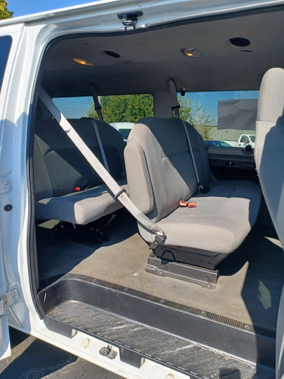 2011 Ford Econoline Image 6