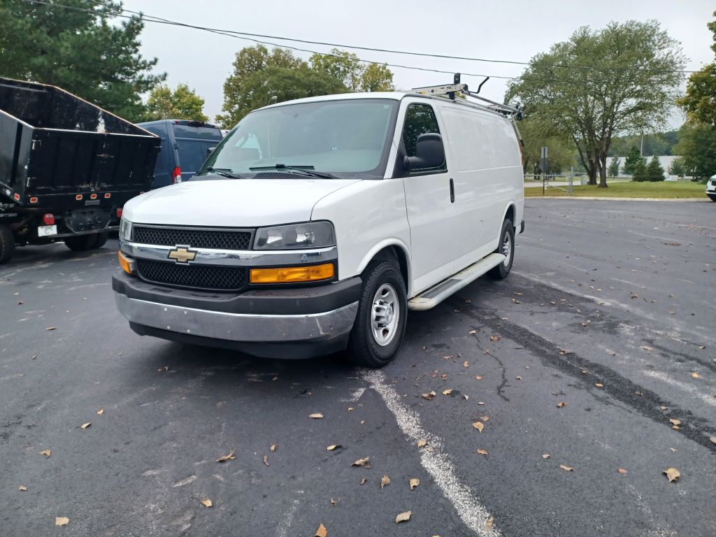 2018 Chevrolet Express Image 2