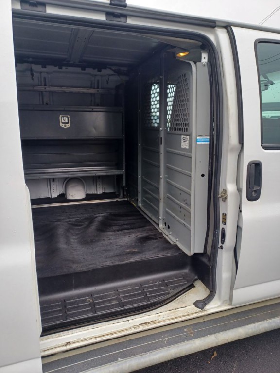 2018 Chevrolet Express Image 6