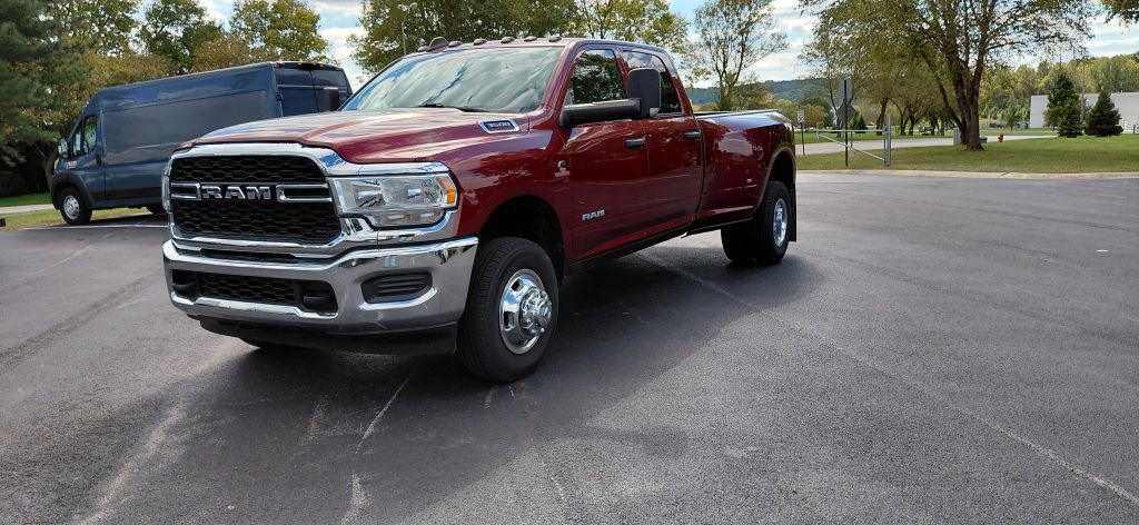 2021 RAM 3500 Image 2