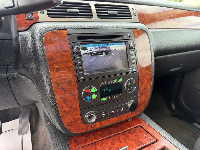 2009 Chevrolet Suburban Image 8