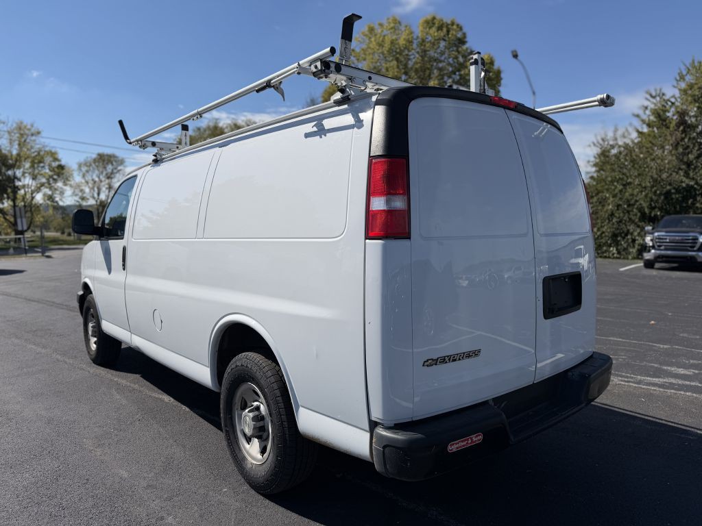 2021 Chevrolet Express Image 3