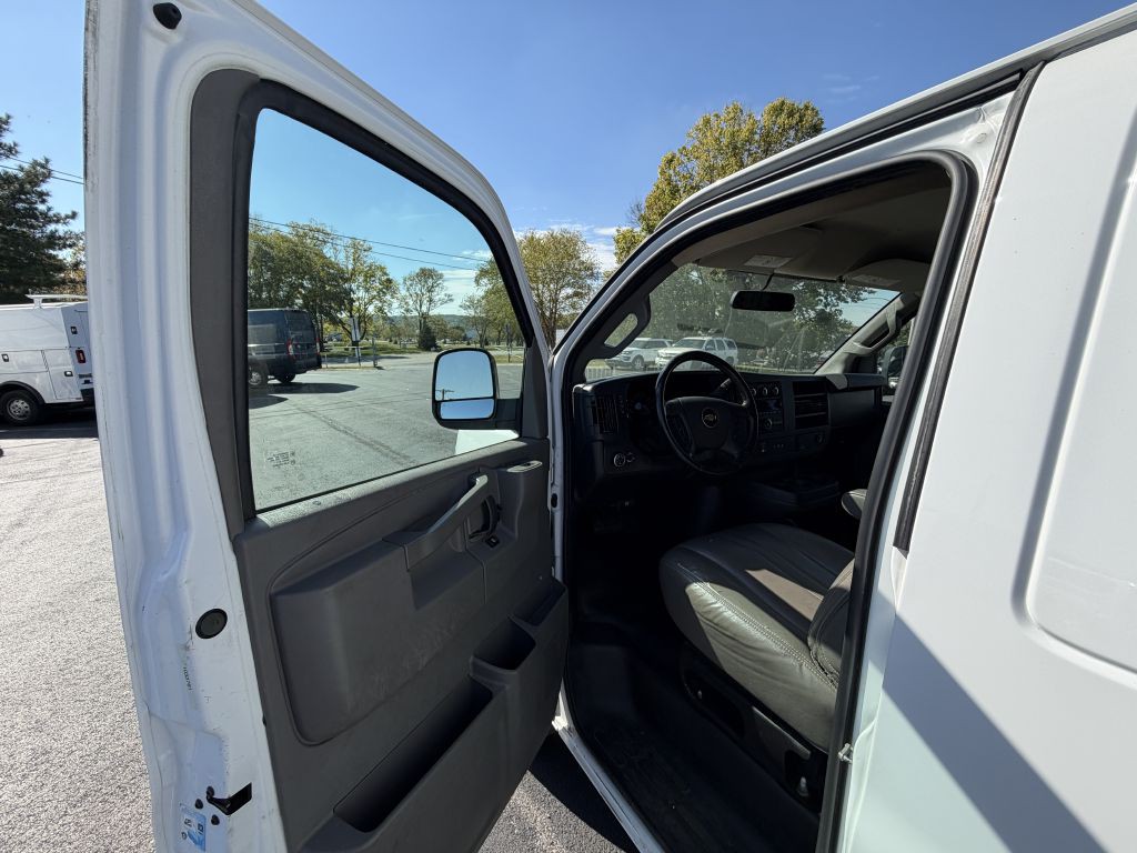 2021 Chevrolet Express Image 7