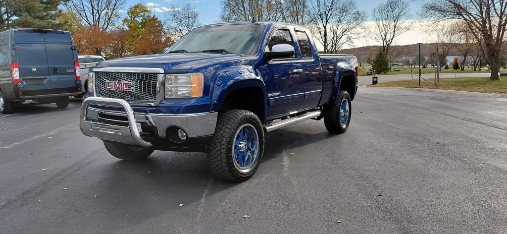 2013 GMC Sierra Image 2