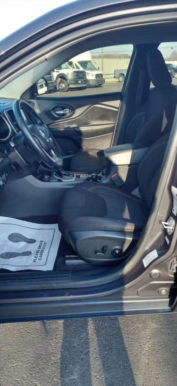 2016 Jeep Cherokee Image 5