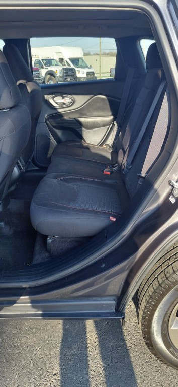 2016 Jeep Cherokee Image 6