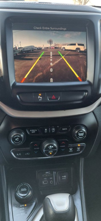 2016 Jeep Cherokee Image 9