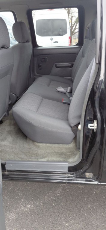 2003 Nissan Frontier Image 6