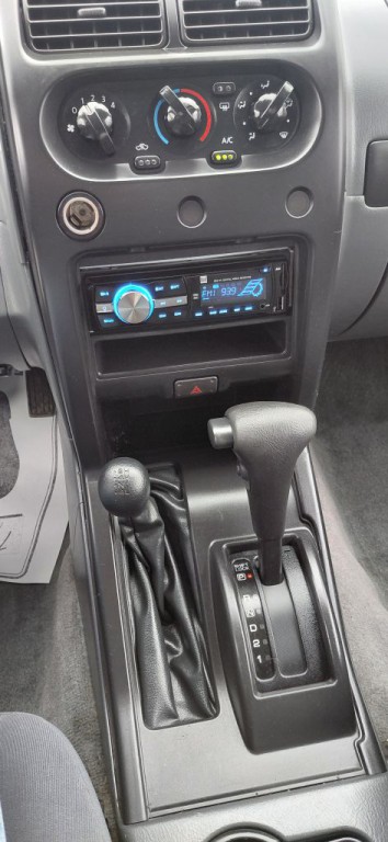 2003 Nissan Frontier Image 8