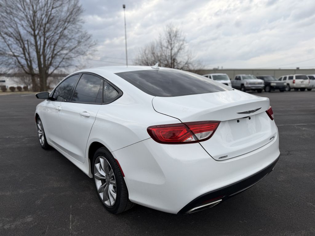 2015 Chrysler 200 Image 3