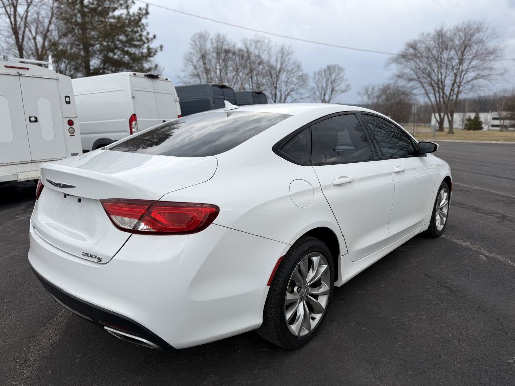 2015 Chrysler 200 Image 4